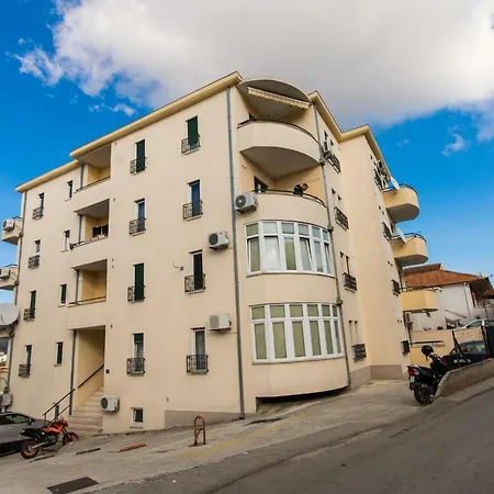 Apartment Apartman Ruza *