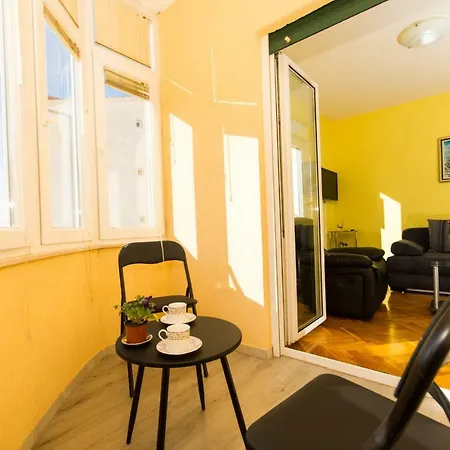 Apartment Apartman Ruza *