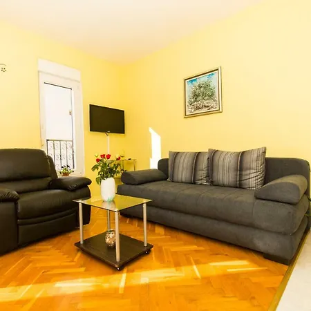 Apartman Ruza דירה