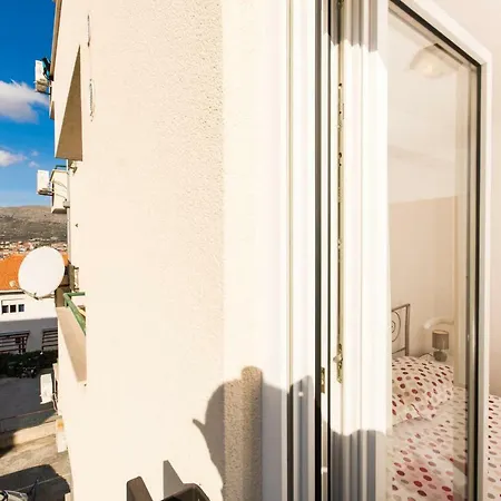 Apartman Ruza דירה *