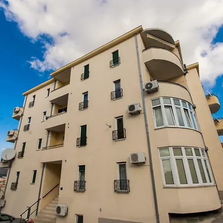 Apartman Ruza טרוגיר