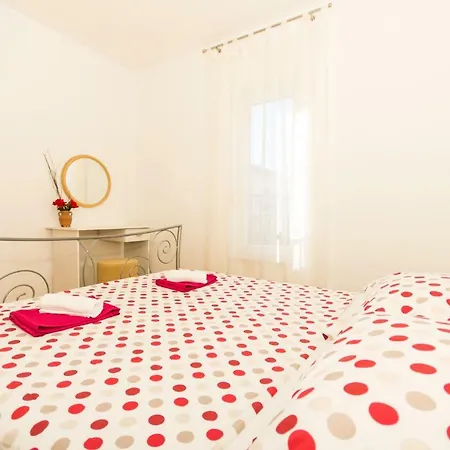 Apartman Ruza דירה *