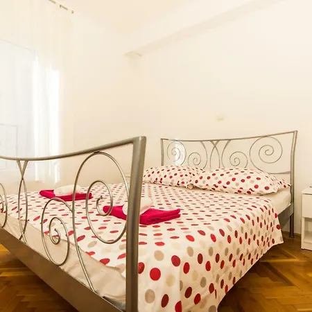 Apartman Ruza טרוגיר