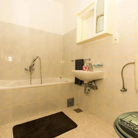 Apartman Ruza דירה *