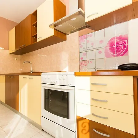 Apartman Ruza דירה
