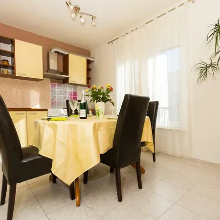 דירה Apartman Ruza טרוגיר