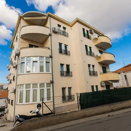 Apartman Ruza *