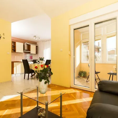 Apartman Ruza * טרוגיר